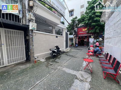 Tin thật Biệt thự cũ 7,8 X 15 trệt 2 lầu giá rẻ Hãy Gọi Ngay
