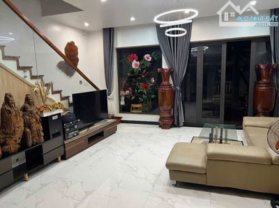 BÁN BIỆT THỰ 03 TẦNG 150M2 NGANG 7M BIỂN MỸ KHÊ CHỈ 13,5 TỶ