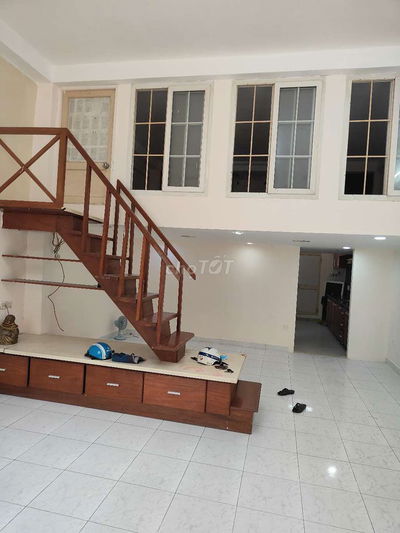 Cho thuê nguyên căn lầu 1 , mặt tiền đường Bùi Hữu Nghĩa P5Q5 TP HCM