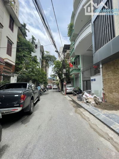 Ngụy Như Kon Tum 5 Tầng Thang Máy, KD, vỉa hè, ô tô tránh