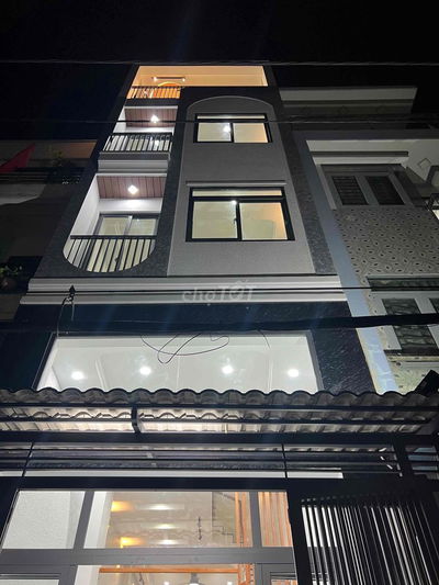 nhà 1 lững và 3 lầu Giá 6,4 tỷ thương lượng