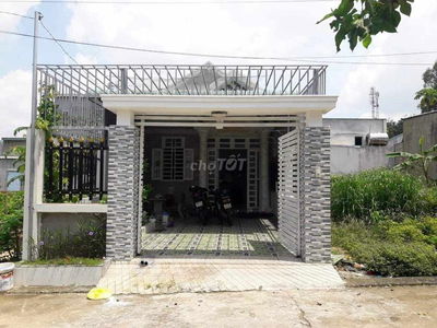 BÁN GẤP CĂN NHÀ  GẦN NGÃ BA TÂN KIM