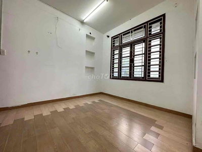 PHÒNG CỬA SỔ TRỜI GIÁ RẺ GẦN AEON TÂN PHÚ ĐẠI HỌC VĂN HIẾN