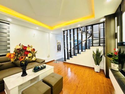 Bán nhà Yên Duyên 40m², 5 tầng, 3PN, ô tô đỗ cổng, gần hồ, 7.8 tỷ