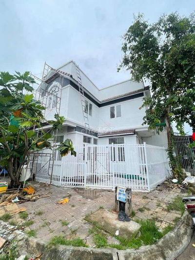 Nhà mới góc 2 mặt tiền KDC Hoàng Quân