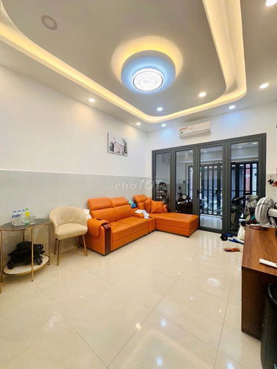 CC định cư bán gấp nhà Lê Văn Sỹ Q3, 4x11m, 3T, giảm còn 6.8 tỷ