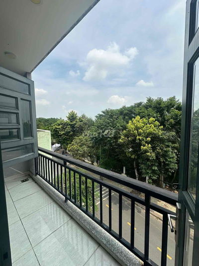 PHÒNG STUDIO, CÓ BAN CÔNG RỘNG, NGAY TRÊN ĐƯỜNG MAN THIỆN, GẦN KHU CNC