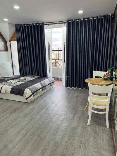 phòng ban công rộng 28-30m gần trường y dược .bách khoa chính chủ