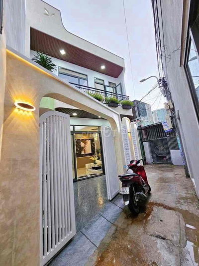 cần bán căn nhà vừa mới hoàn thiện xoang ,nội thất full cao cấp