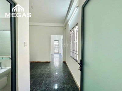 1PN MỚI 100% NGAY HOÀNG HOA THÁM_BAN CÔNG_GẦN ETOWN CỘNG HOÀ