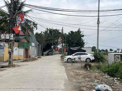 Cần bán gấp mảnh đất vuông đẹp Thuỵ Lâm Dt 50m2 lô góc gần bìa làng