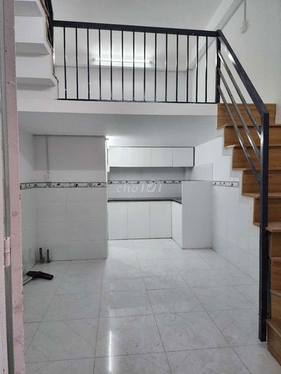 Nhà 1 trệt 1 lửng 1 lầu, 2PN, 2 wc, ban công