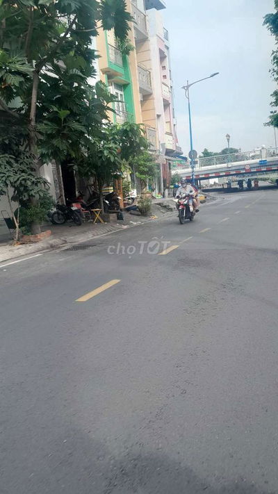 BÁN NHÀ ĐƯỜNG HẬU GIANG Q6 - 2 TẦNG(3.3×9) - SÁT HẺM XE HƠI - 2.43 TỶ