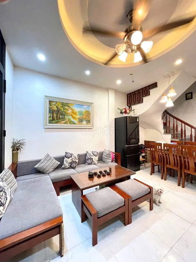 Cực gấp! Nhà Tây Sơn, lô góc, ô tô đỗ cổng, dân xây, có sân để xe 37m2