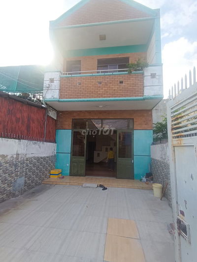 Nhà 1 Lầu 4PN. 2WC Sân Đậu OTO Hẻm Đường 11 Trường Thọ. Thủ Đức