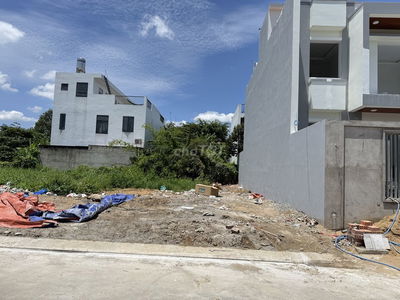 Cần bán 135m2 (6.2x21.8m) , sát chợ nông sản Thủ Đức, SHR, full thổ cư