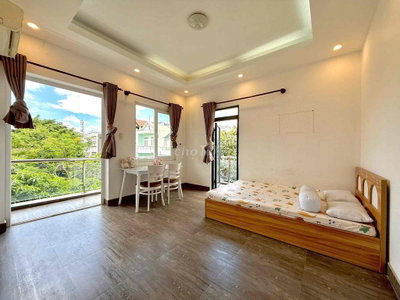 Phòng đẹp Ban công -FULL NỘI THẤT - rộng 35m2