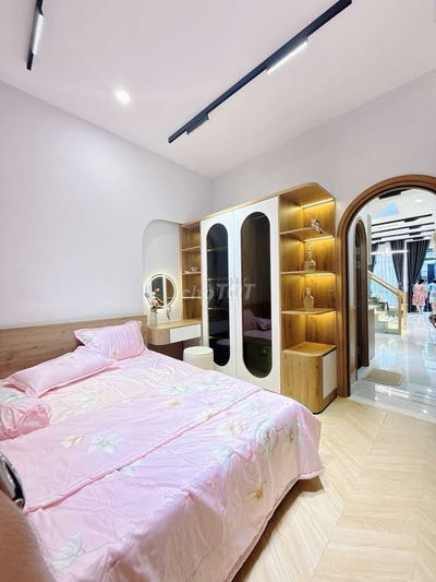 NHÀ ĐẸP HẺM BA GÁC / NGAY NGÃ TƯ HÀNG XANH FULL NT ANH CHỊ Ở LIỀN