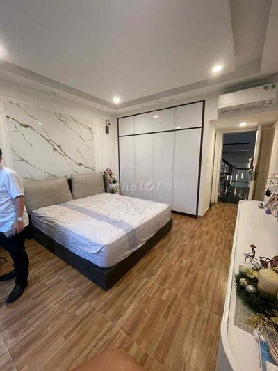 Mặt Tiền ĐS Tân Quy 6 Phòng