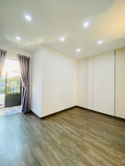 Nhà mặt Tiền Bùi Quang Là