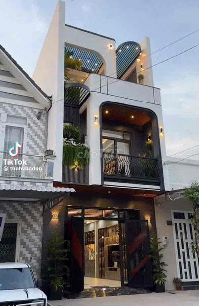 Bán nhà 1 trệt 2 lầu gần Coopmart p.Thống Nhất