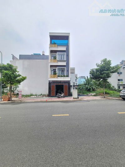 Bán nhà mới 1T3L 5x15m hoàn công, đường D6 (rộng 22m) KDC Phú Hồng Thịnh 6, full nội thất
