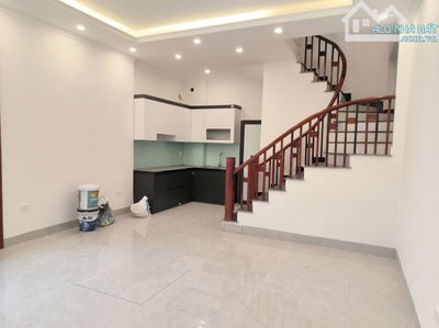 Thạch bàn  - long biên  - 42M2 - 5Tầng -  tổng sử dụng 72m  - Xây Độc lập - ngõ nông