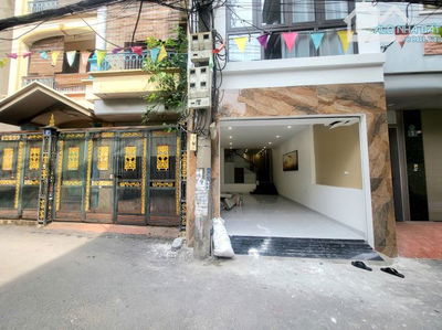 Nhà đẹp dân xây Long Biên - Ô tô ngủ trong nhà - 50m2 - giá 10,2tỷ