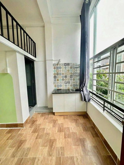 Phòng gác cửa sổ siêu loén gần Học viện cán bộ ,UTH,FTU