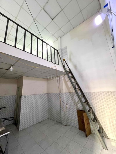 Nhà nhỏ gần cổng sau ĐH Văn Lang CS3. 32m2. trệt lửng