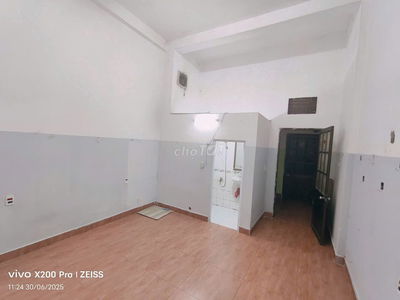 Phòng trọ ko nội thất, có bãi sạc xe điện