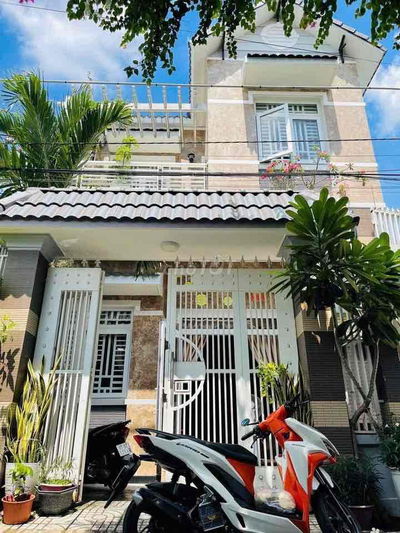 Cho thuê nhà lô góc 140m2 gần Sân Banh Gò Đậu