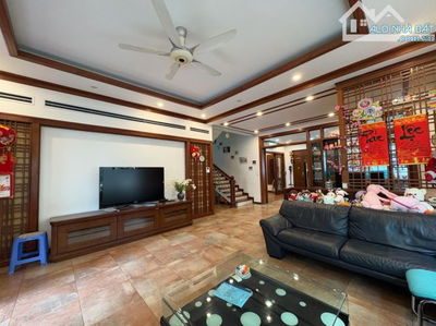 Bán Biệt thự Lô góc view Hồ Văn Quán, vị trí siêu đẹp, KD VP tốt, 225m2 x MT 30m