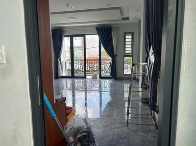Phòng sạch sẽ 50m2, gần chợ, trường, có máy nóng lạnh, có bếp
