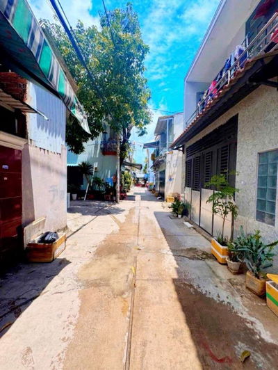 NHÀ 2 TẦNG – GIÁP TÂN PHÚ – NGAY BÌNH LONG – VỪA Ở VỪA KINH DOANH