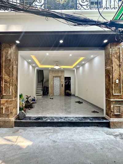 TRỊNH ĐÌNH CỬU- OTO ĐỖ TRƯỚC CỔNG- 32M-6TẦNG- THANG MÁY-GIÁ 8,5TỶ