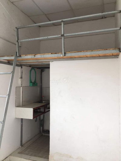 Phòng ở 1ng, yên tĩnh, có gác,wc riêng, kệ bếp. Trung tâm Q.TB, 10, 11