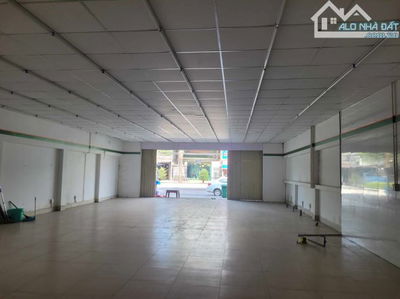 Cho thuê mặt tiền ngang 8m đường 30/4, Ninh Kiều, Cần Thơ
