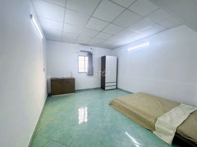 STUDIO cửa sổ trời lớn phạm thế hiển full nội thất đẹp