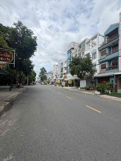 Bán nhà MTKD đường số 49. 4,5x18m. 3,5 tấm . giá 11.5 tỷ nhà đẹp