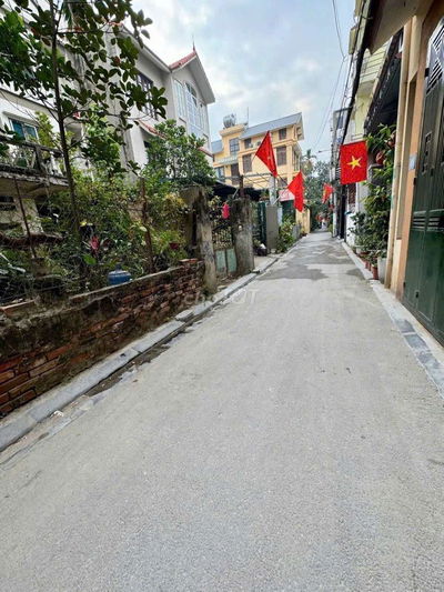 BÁN NHÀ NGỌC THỤY.OTO ĐỖ CỖNG