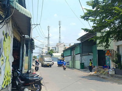 Nhà 3 lầu 1/ ngắn an phú đông. Ngay cầu 2 cứng. Gần ngã tư ga
