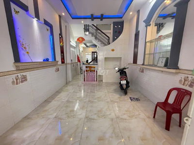 (24A) KỀ TÊN LỬA NỐI DÀI 4,5 X 13,5, 3 TẦNG BTCT, ĐƯỜNG 8M, NHỈNH 6 TỲ