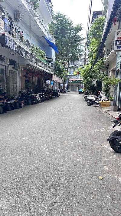 nhà MT 400 nguyễn trọng tuyển trệt 3 lầu sổ hồng giá 7ty790