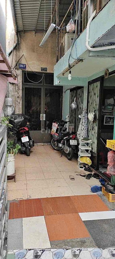cần bán nha hẻm 1106/3B lạc long quân , 46m trêt lầu giá 3ty990