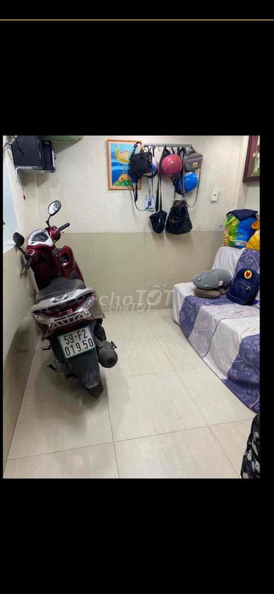 Nhà huỳnh văn bánh,1 trệt,3 lầu,2wc.