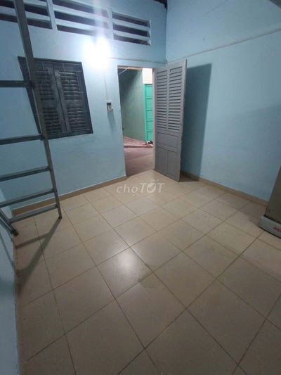 NHÀ TRỌ MẶT ĐẤT GÒ VẤP SÂN RỘNG CÓ GÁC CHO NUÔI THÚ CƯNG