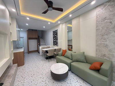 Tôi cần bán nhà Phố Vọng - Thanh Xuân, DT 33m2, 5 tầng, cách ô tô tránh chỉ 30m, nhỉnh 8 tỷ