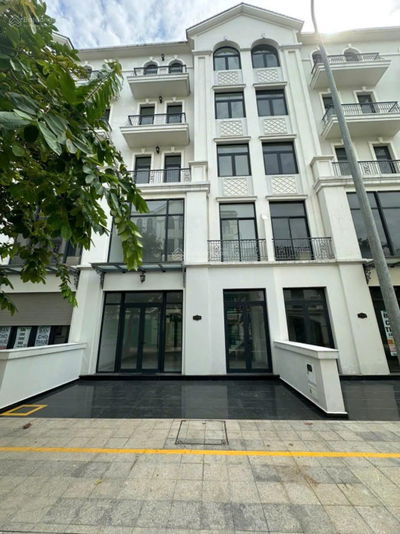 Cần bán nhà phố hoàn thiện, Đã có sổ, vị trí trung tâm Vinhomes Grand Park Thủ Đức