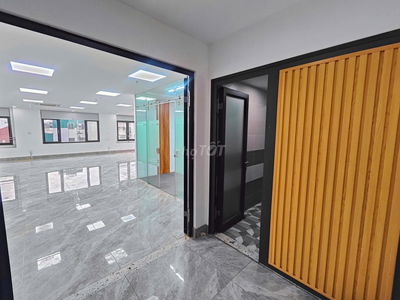 Nhượng sàn VP 120m2 mặt phố Dịch Vọng Hậu, ô tô đỗ cửa
